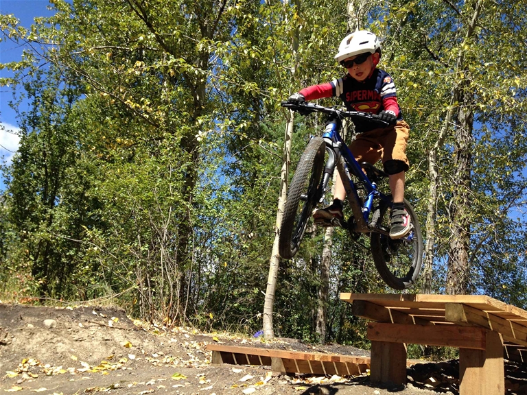 Trying out tricks by the Dirt Jump Park on the Learning Loop