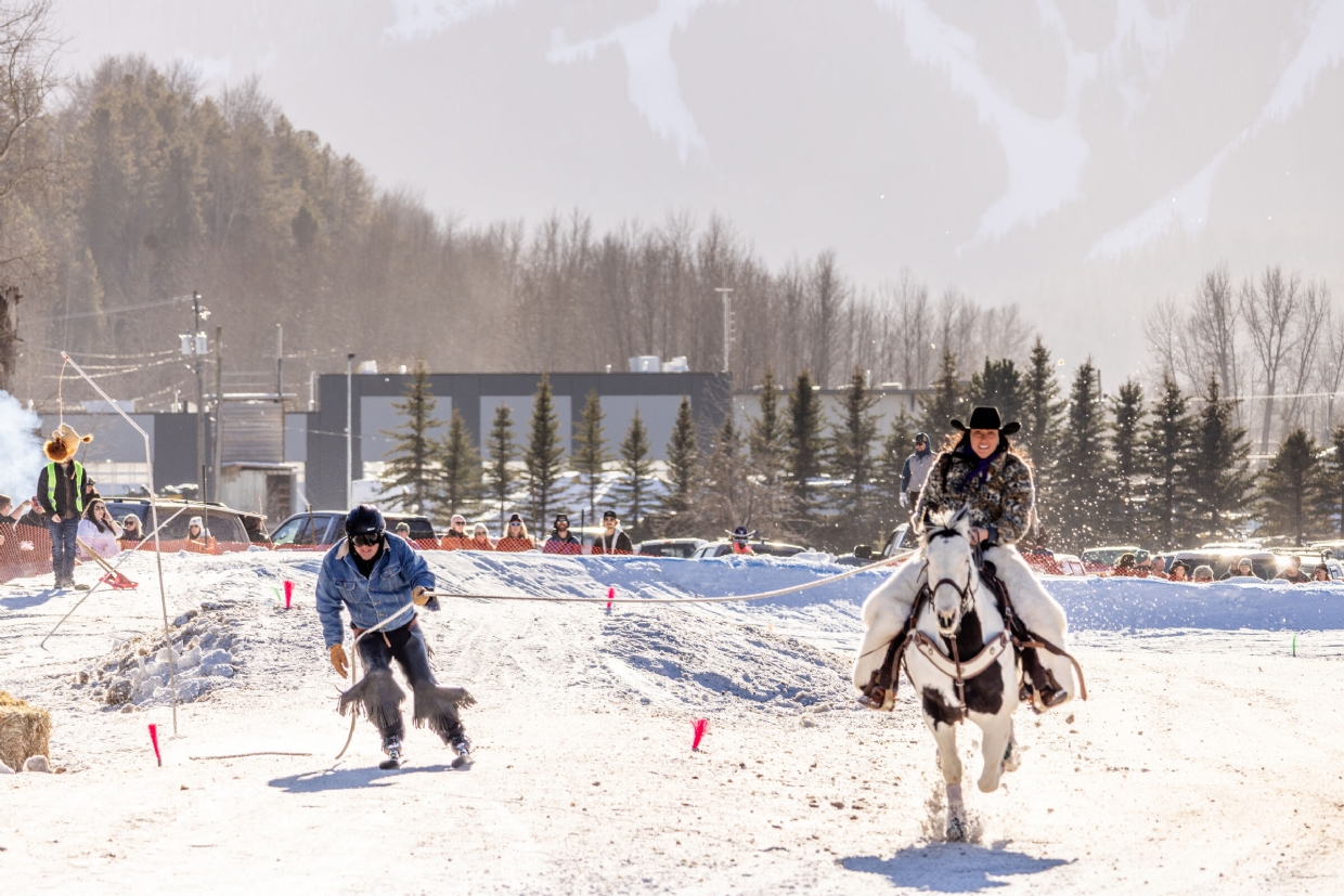 Ponies & Planks Skijoring in Fernie