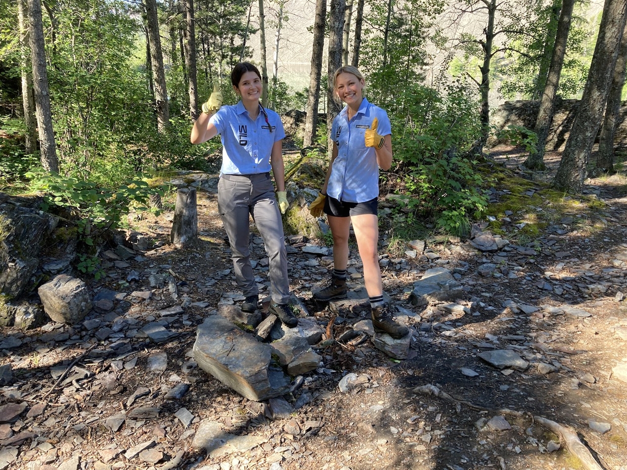AmbassadorWILD Team cleaning up fire pits at Silver Springs 