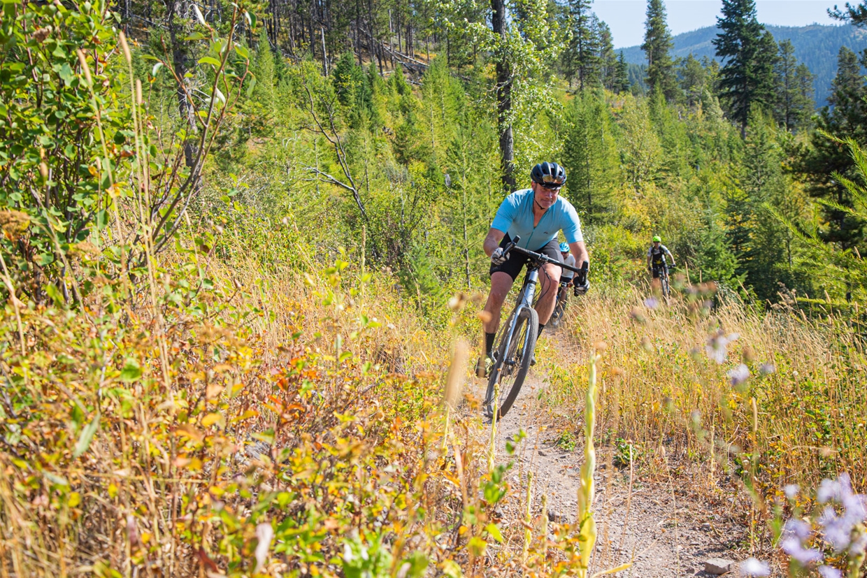 Gravel biking the Elk Valley Trail