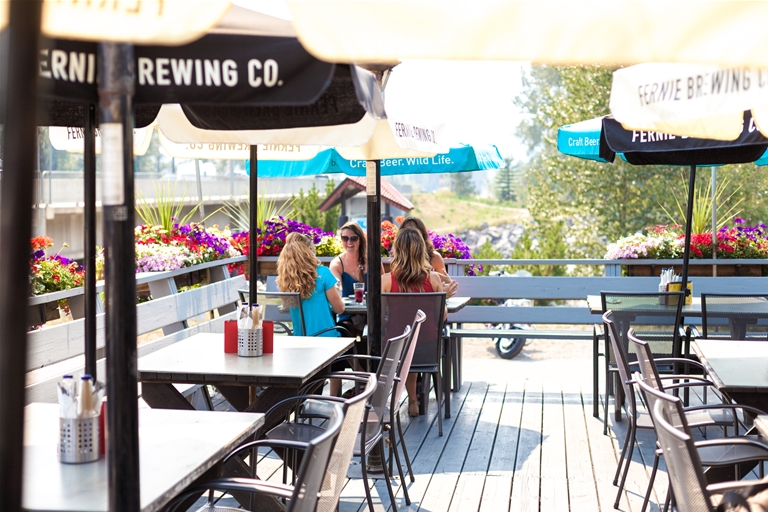 Al fresco dining at Bridge Bistro