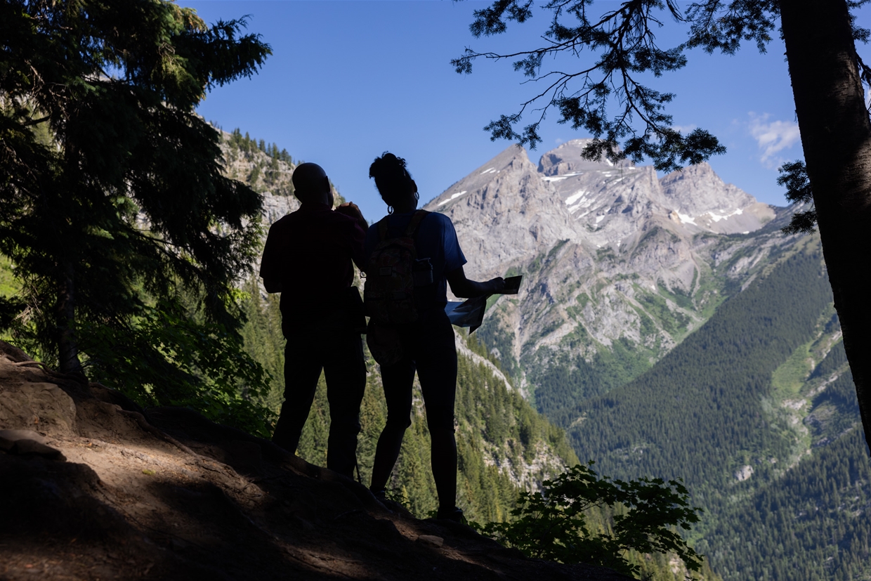 Bench viewpoint on Mt. Fernie Ridge