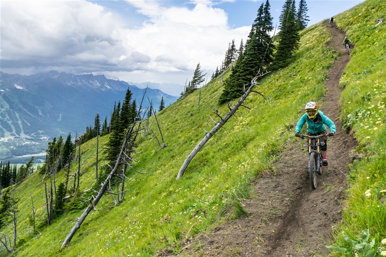 6.5km, over 3,500 vertical feet 