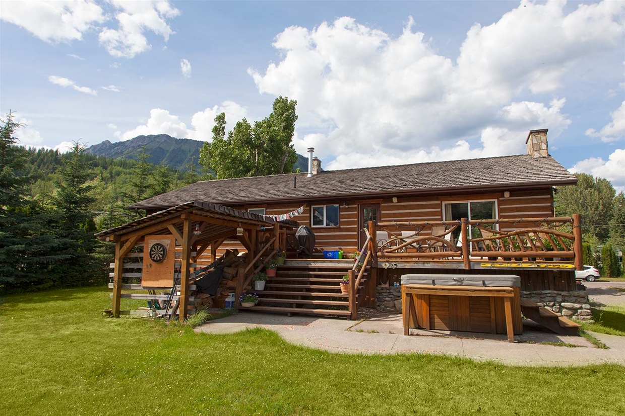 Summer Stay at Hideaway Lodge