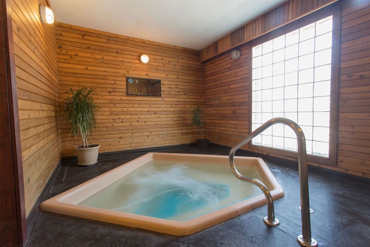 Indoor Hot Tub 