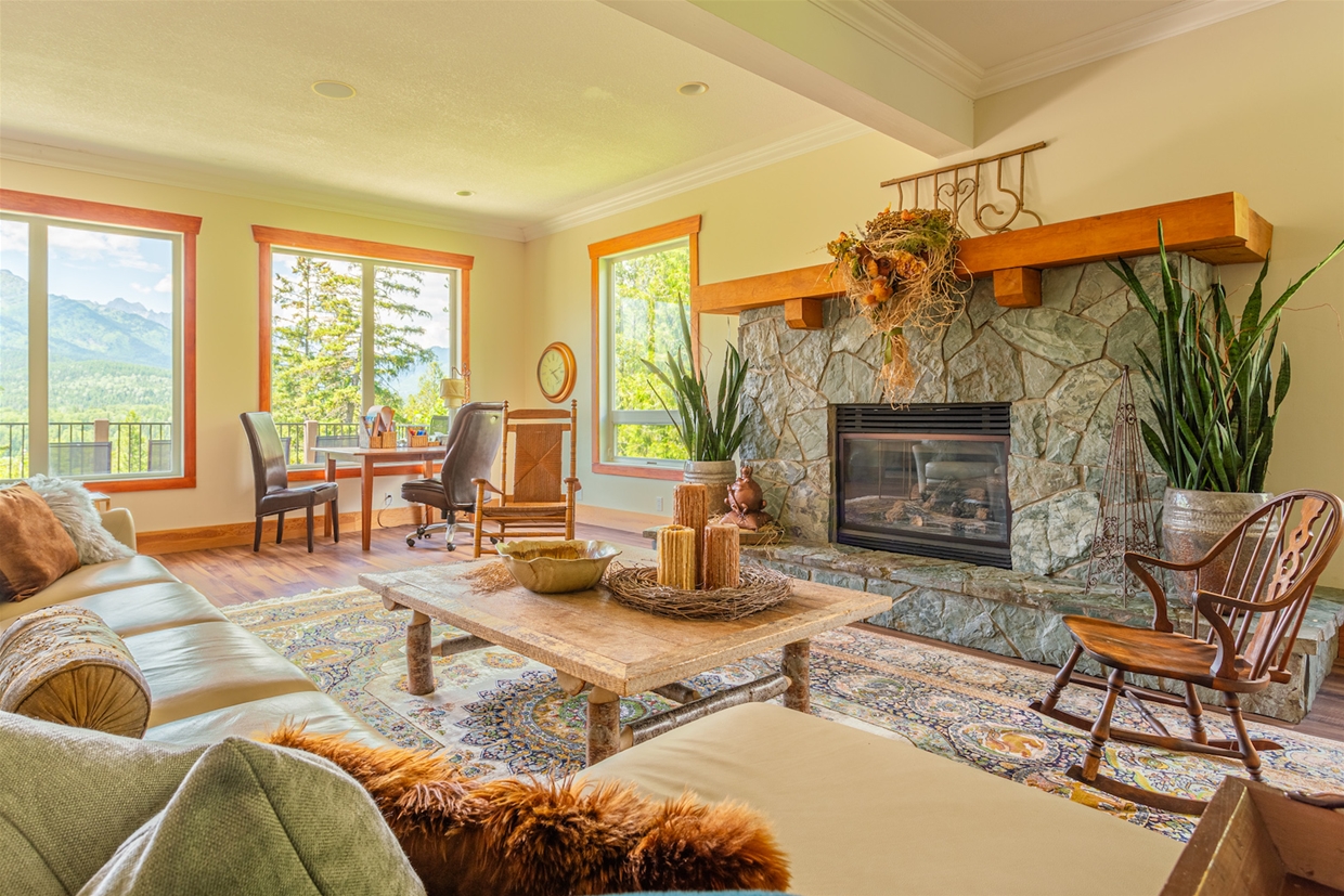 Bright and Spacious Great Room