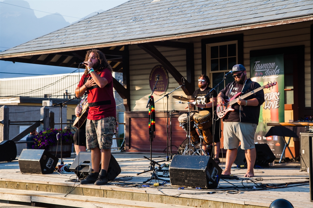 Wednesday Evening Outdoor Concert & Social