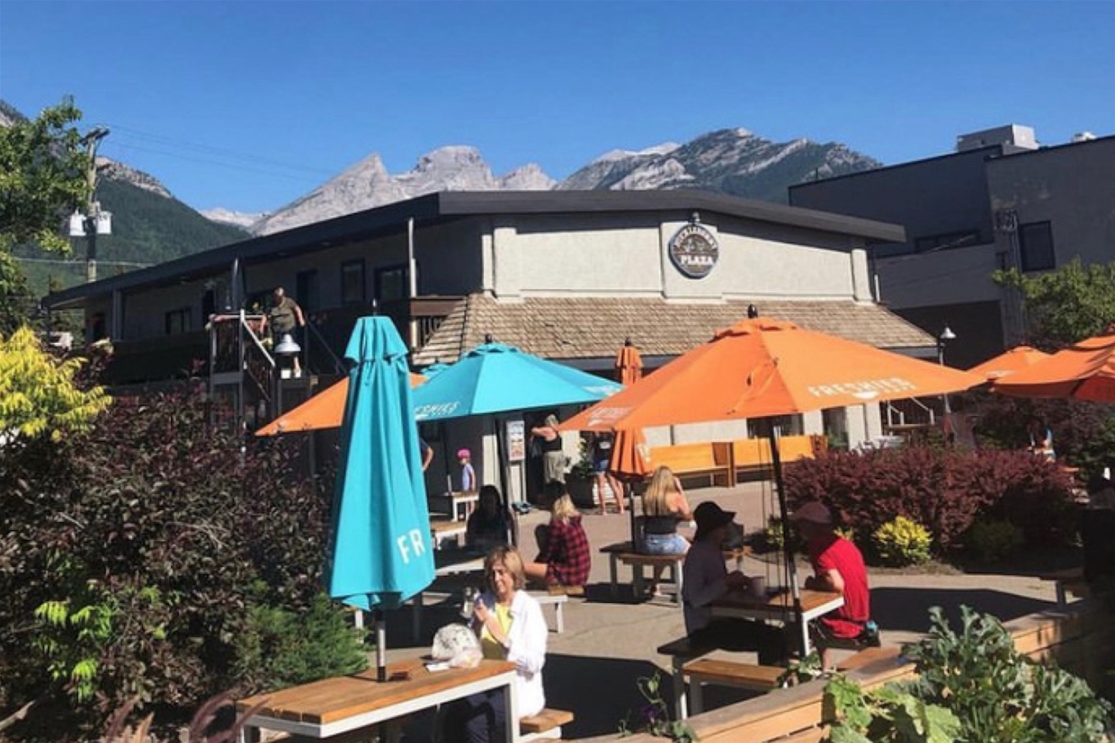 Huge Summer Patio - live music and bbq nights!