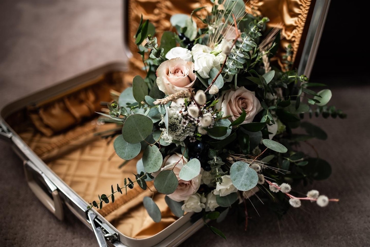 Custom and ready-to-go floral bouquets and arrangements