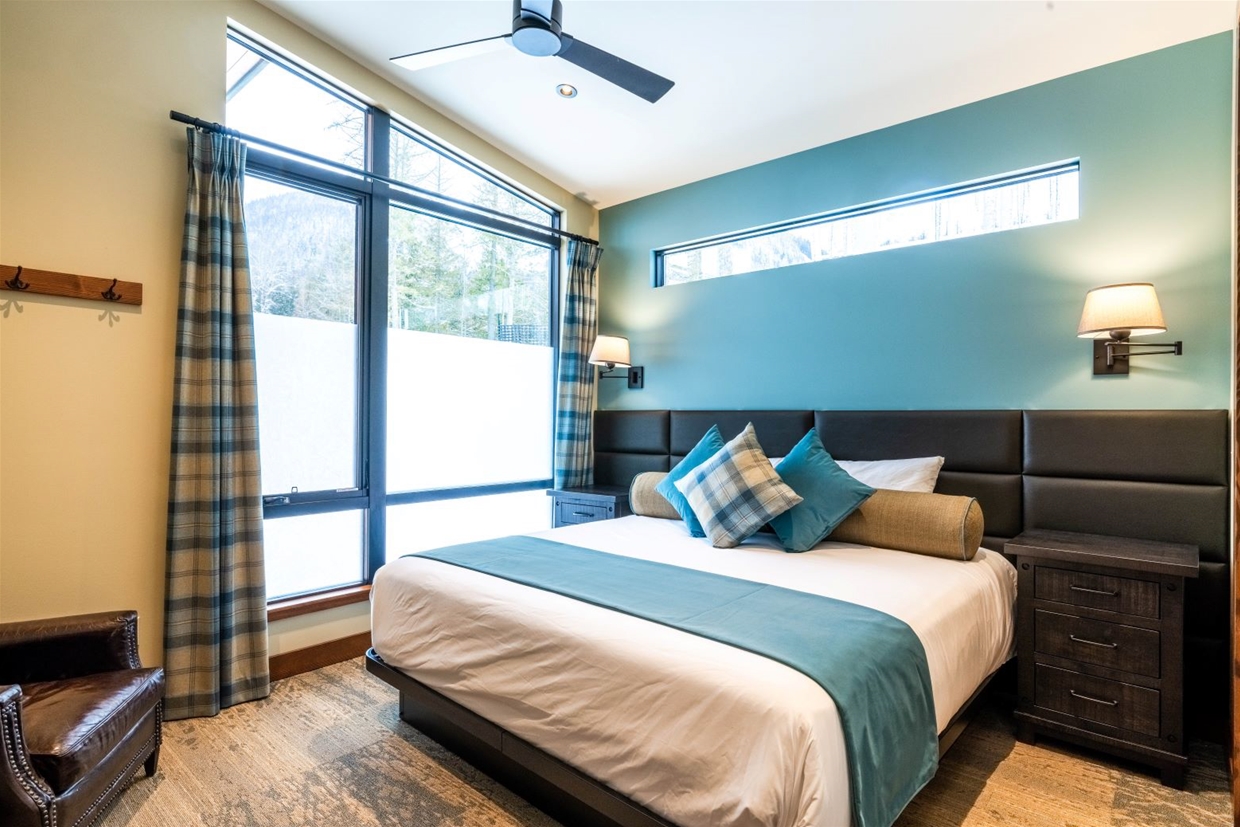 Master Bedroom (1 of 3)