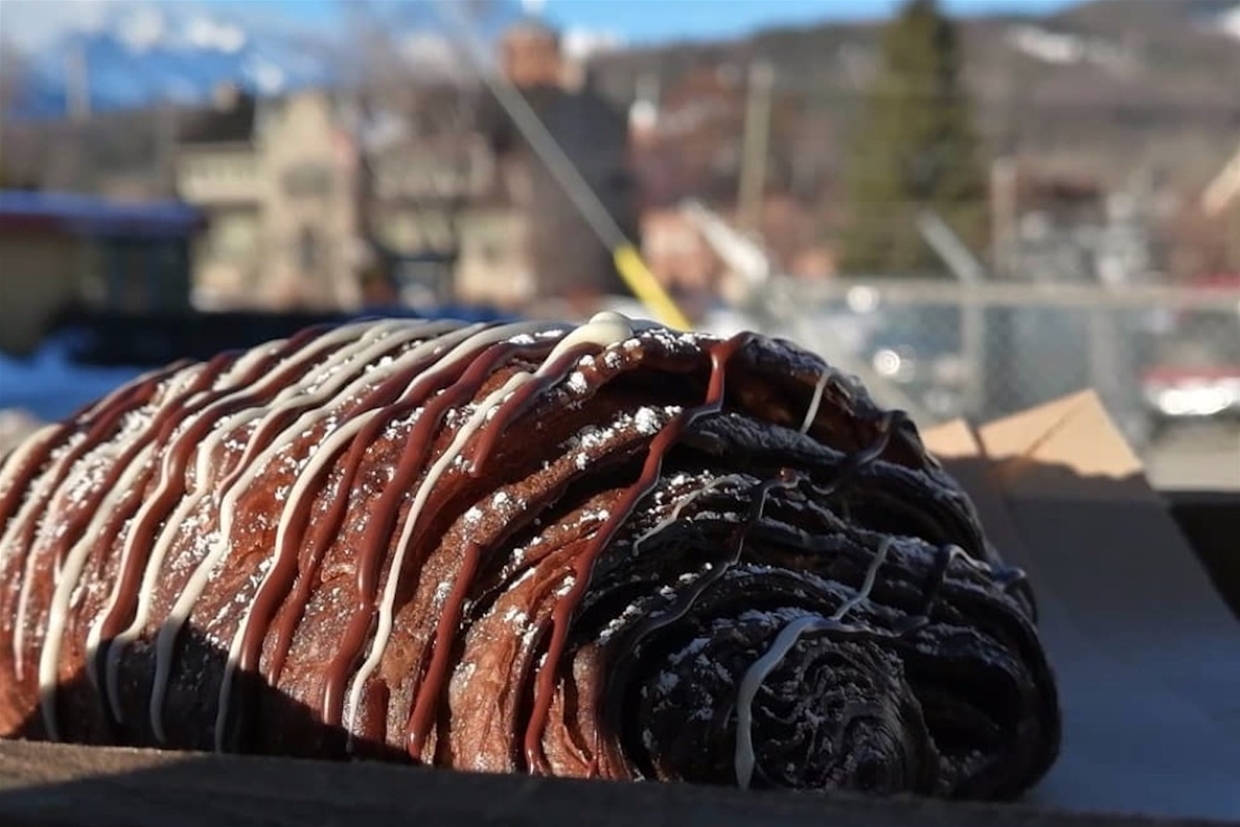 Take-out only; picnic tables available at City Hall municipal gardens