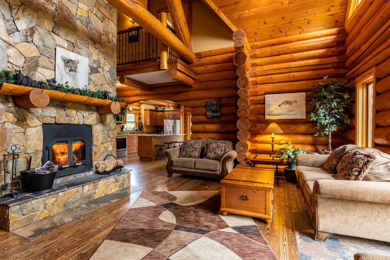 Ski In | 10 Minute Walk to the Lifts