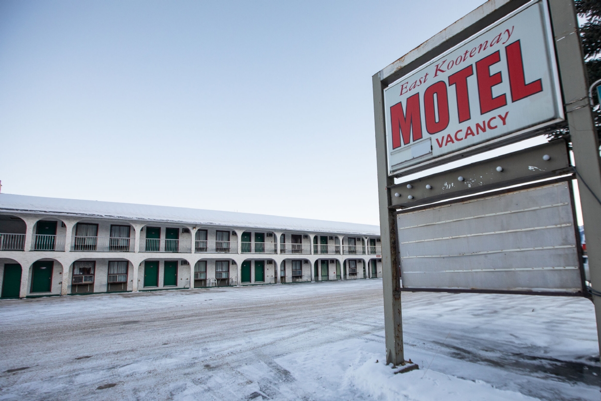 East Kootenay Motel Sign & Exterior - Winter