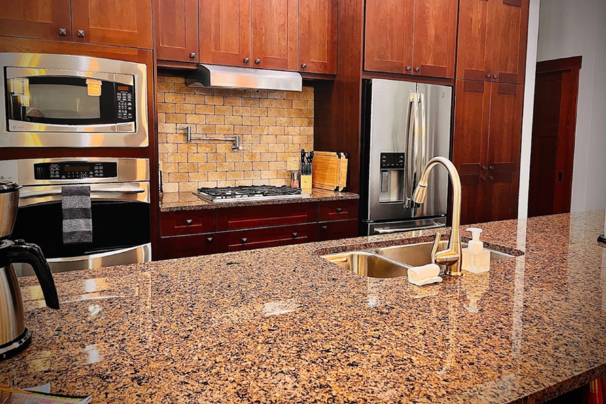 901 Fernie - Luxurious accommodations in Historic Downtown