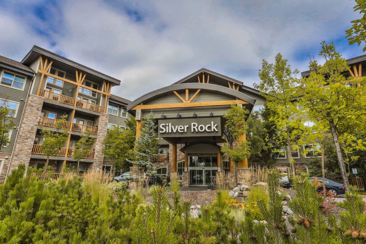 Silver Rock - well appointed with indoor pool, gym and heated parking