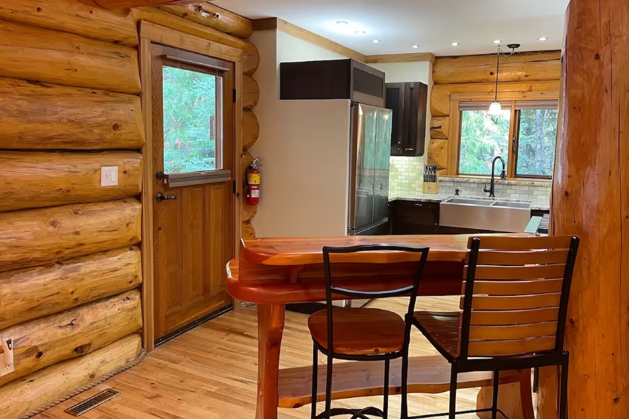 Fernie Log Cabin Breakfast Bar