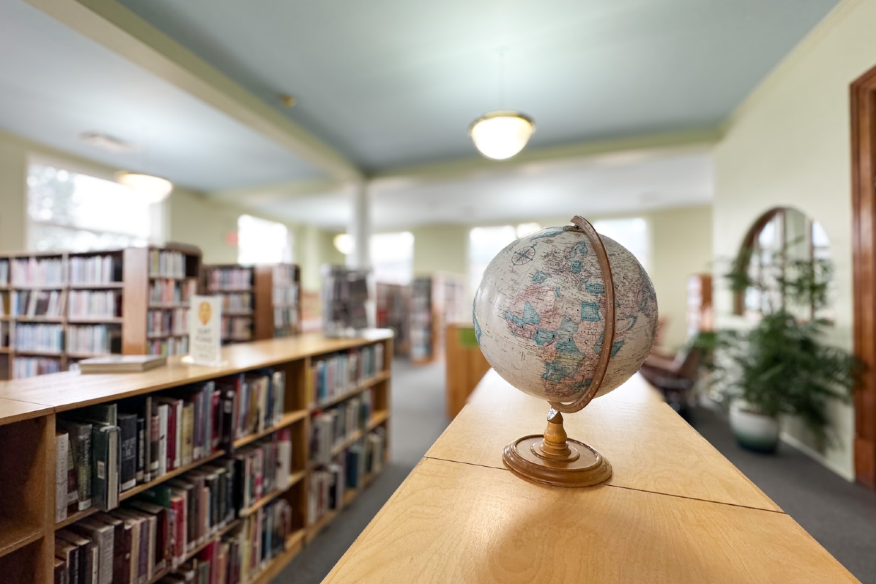 Reference and resource floor - with computers and reading room