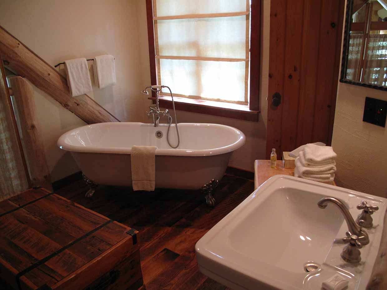 Snow Creek Cabins - Bathroom