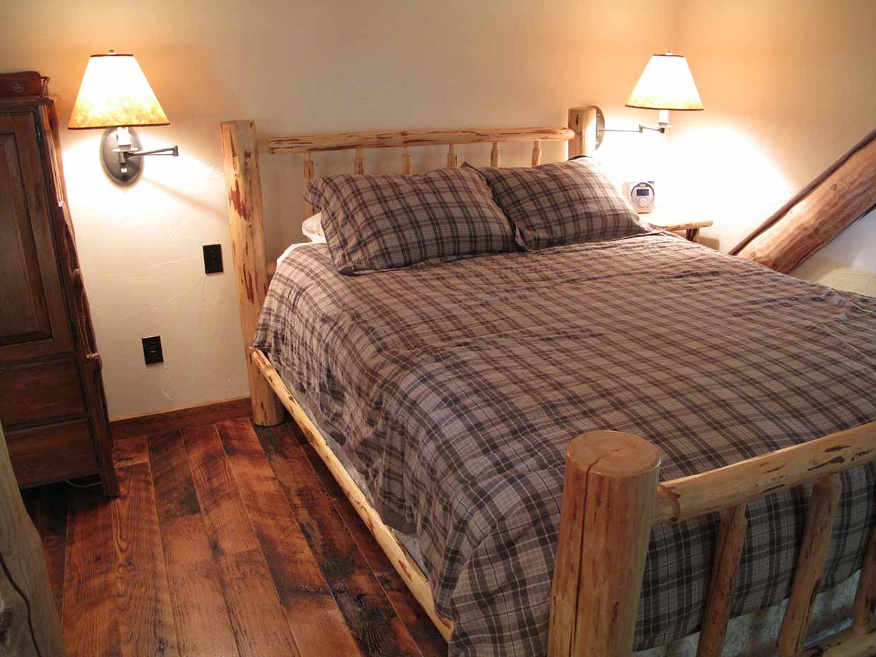 Snow Creek Cabins - Bedroom