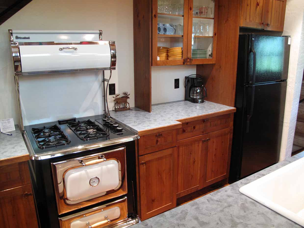 Snow Creek Cabins - Kitchen