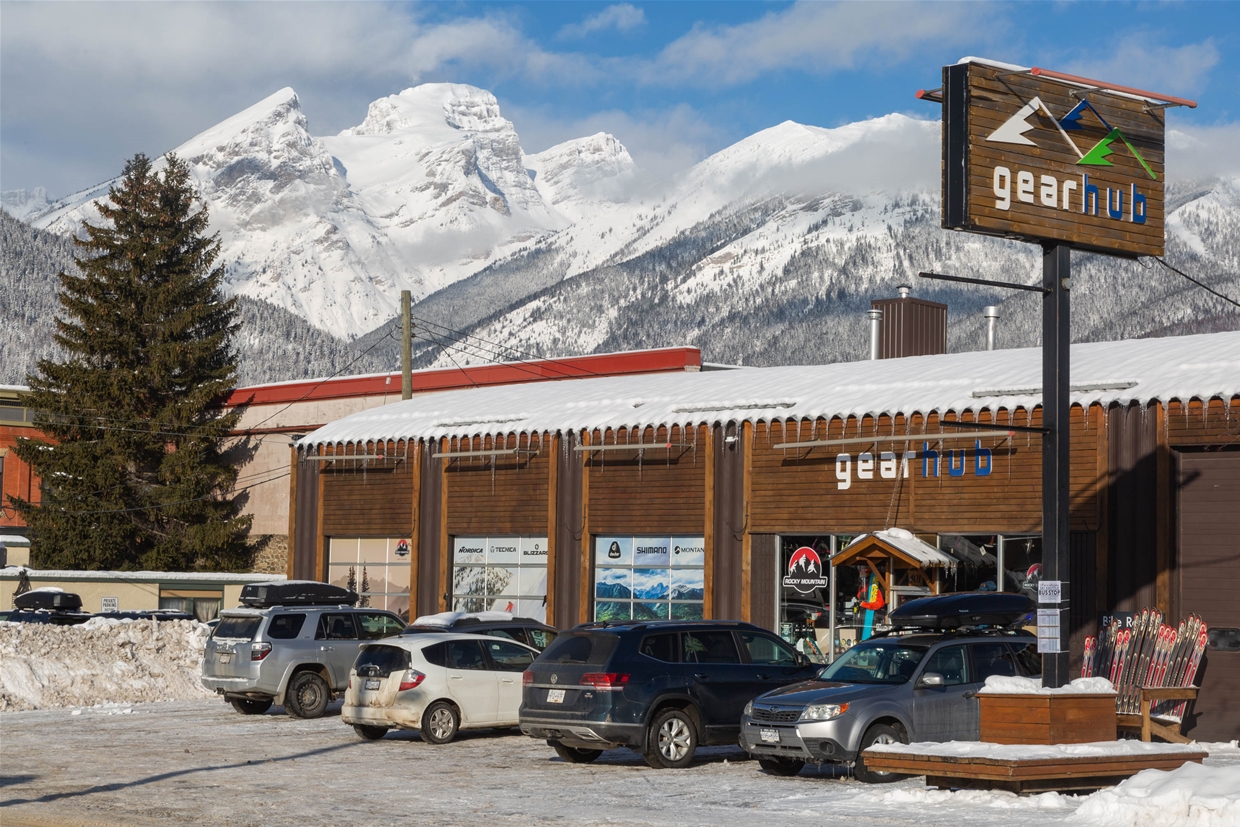 Gearhub has a huge selection of used and new gear.