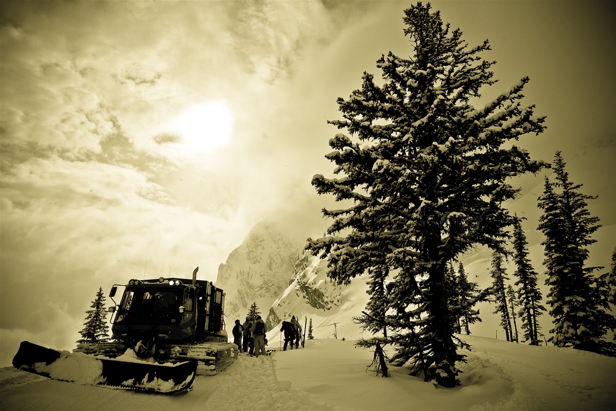 Island Lake lodge Cat-Skiing 