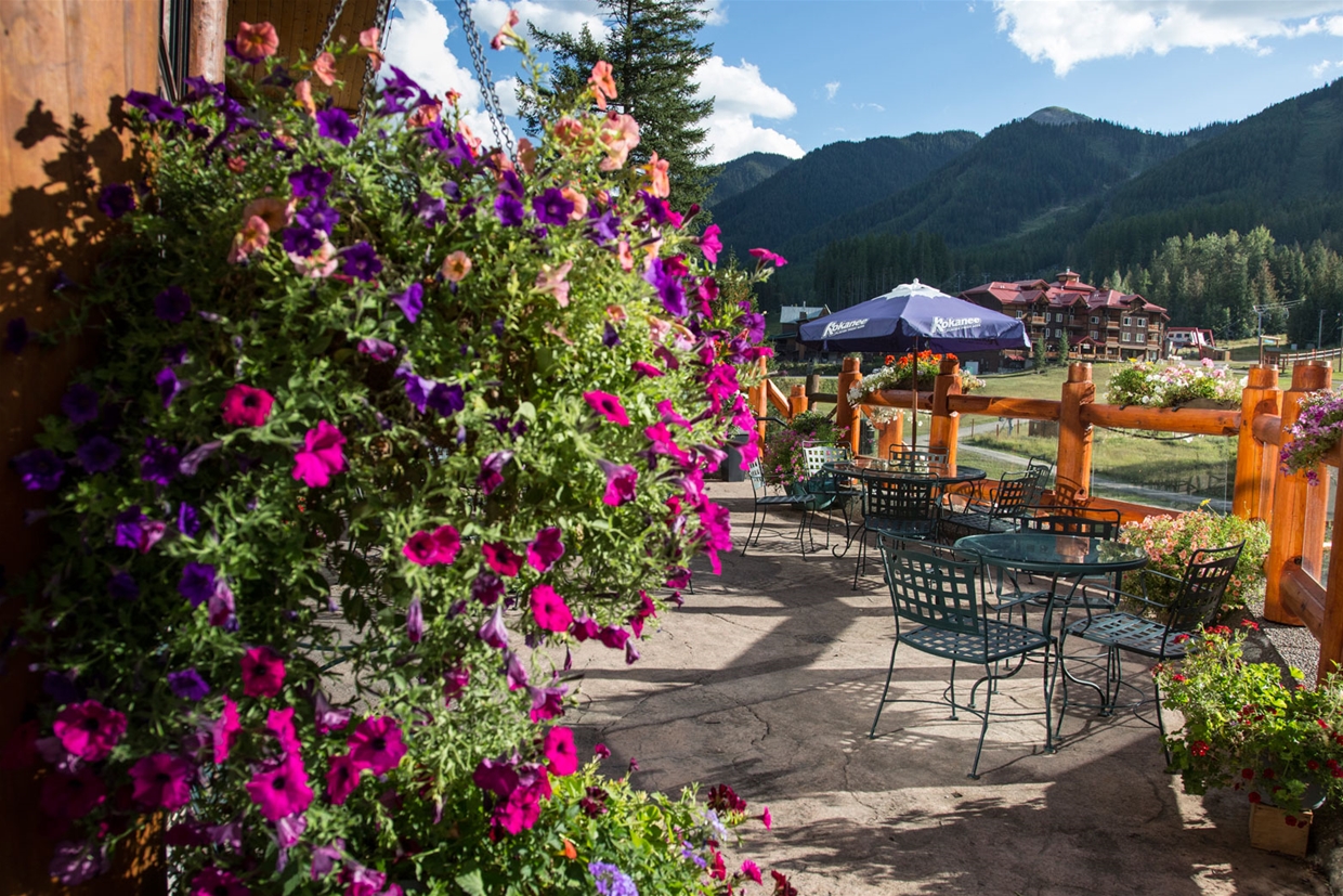 Lizard Creek Lodge Patio