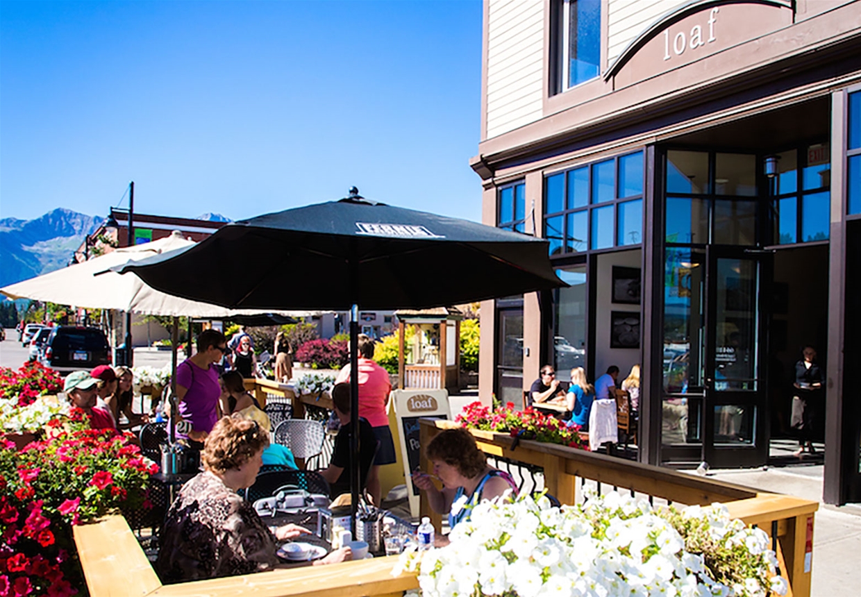 Outdoor patio at the Loaf