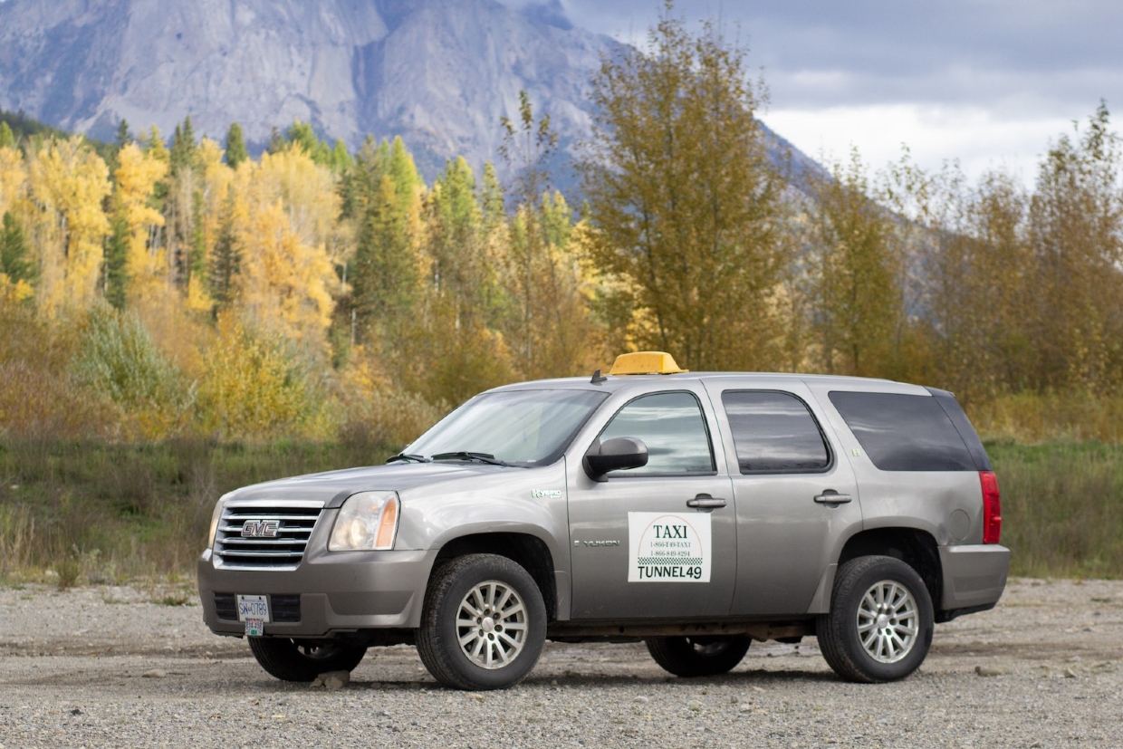 24 hour taxi service in reliable 4WD vehicles