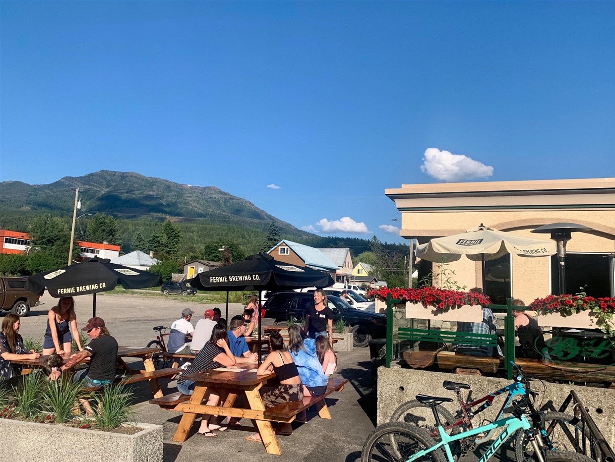 Pub Outdoor Patio Park Place Lodge Image 2