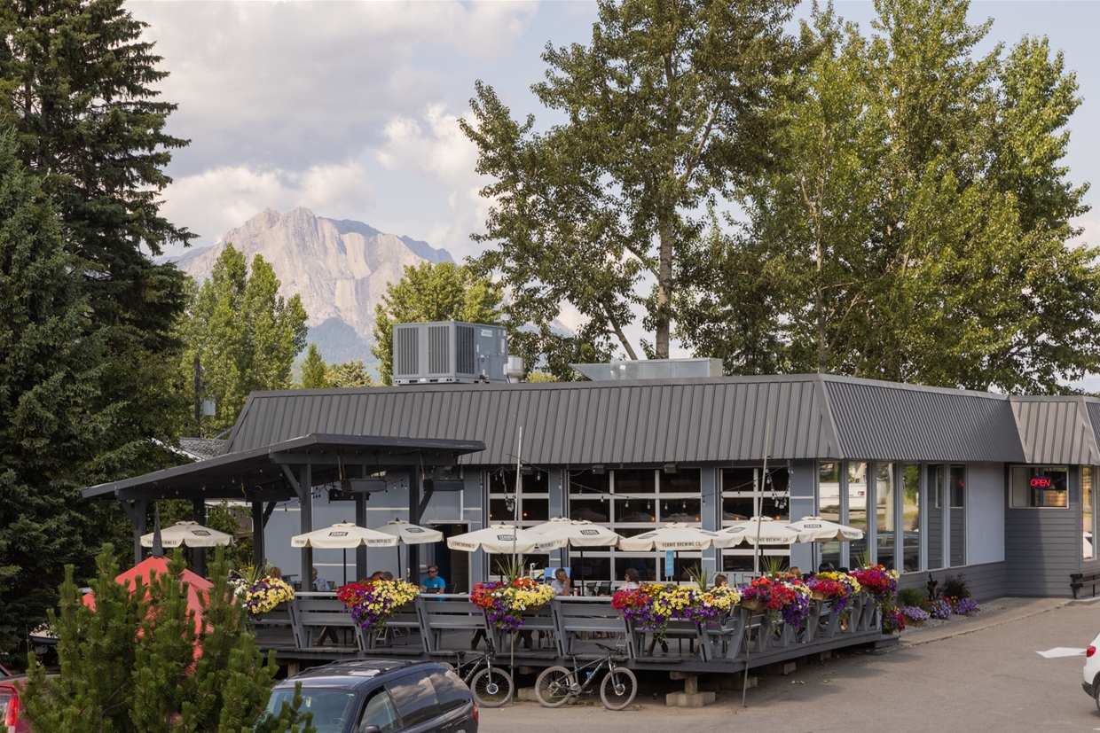 Dine by the Elk River at Bridge Bistro