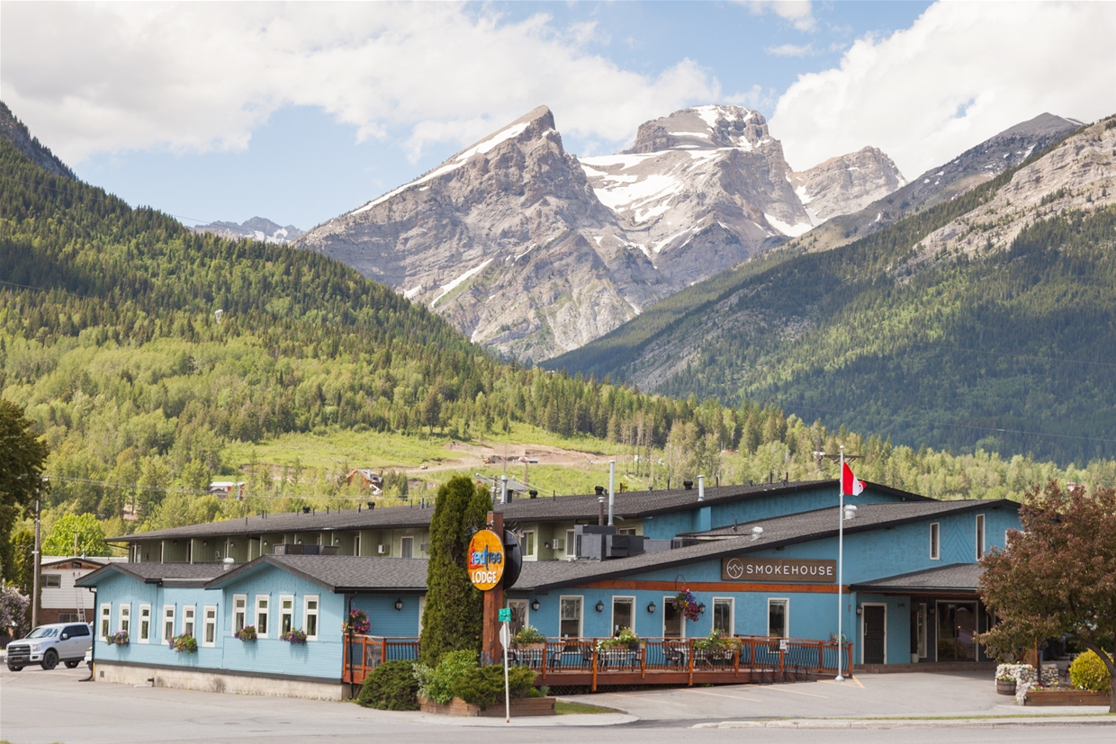 Find the Smokehouse just off Highway 3