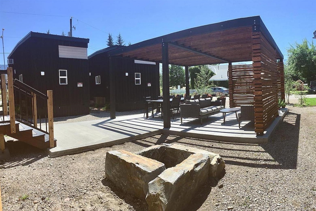 Tiny Pergola - enjoy with friends and family!