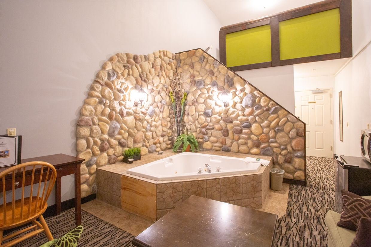 Jacuzzi Room at Stanford Hotel 