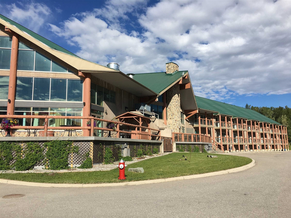 Stanford Hotel back exterior next to Elk River