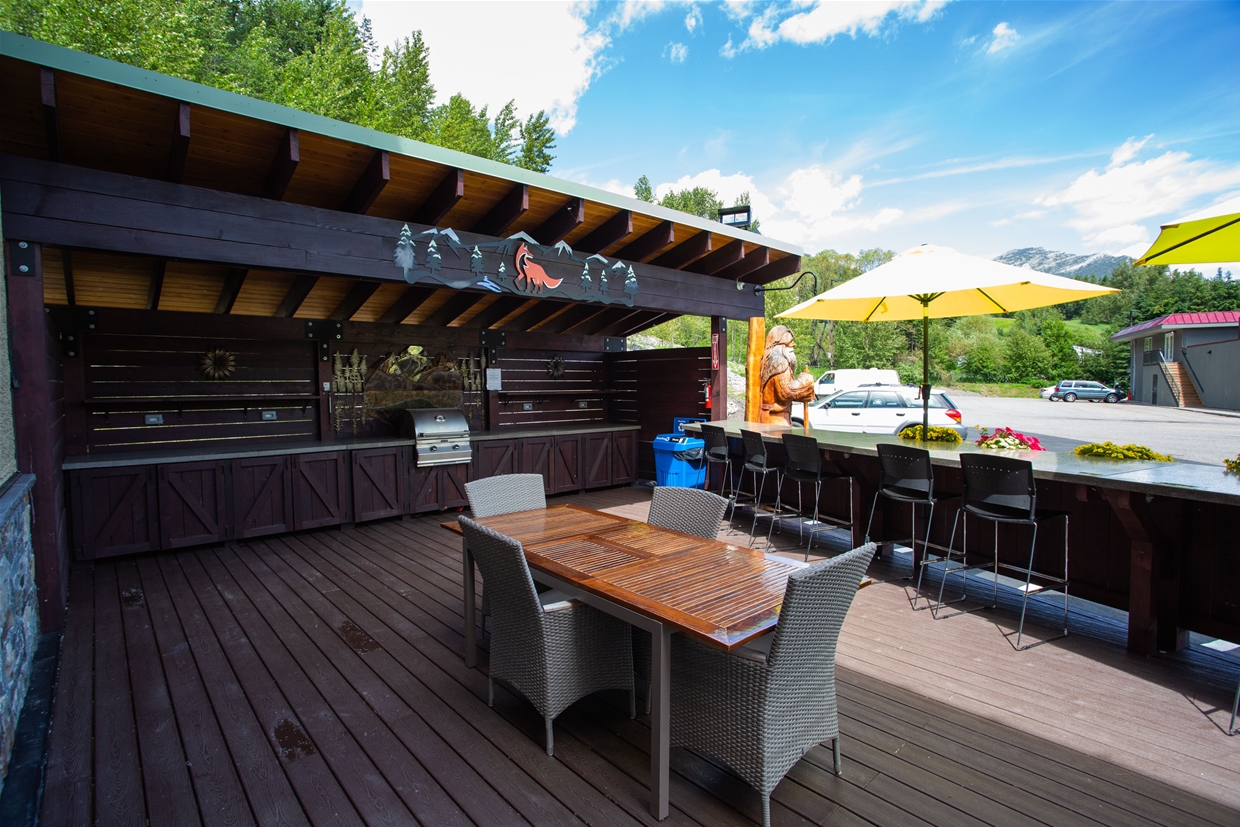 Fernie Fox Hotel Communal BBQ Area